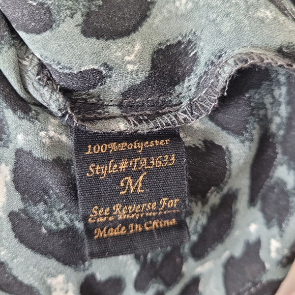 EDGE Blouse Sleeveless Animal Print Size Medium - Picture 8 of 8